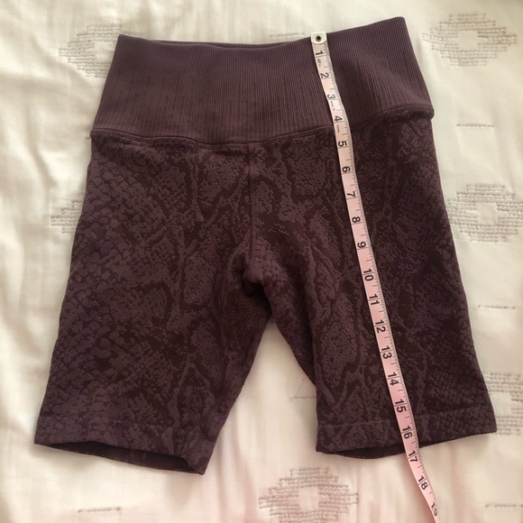 Avocado Textured Python Biker Short Sz M/L - Picture 5 of 5